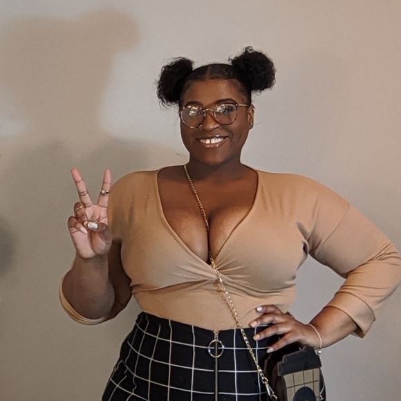 PrettyLittleThing Tops - Deep V-cut Top